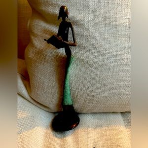 Woman with book. Solid bronze. Burkina Faso made.